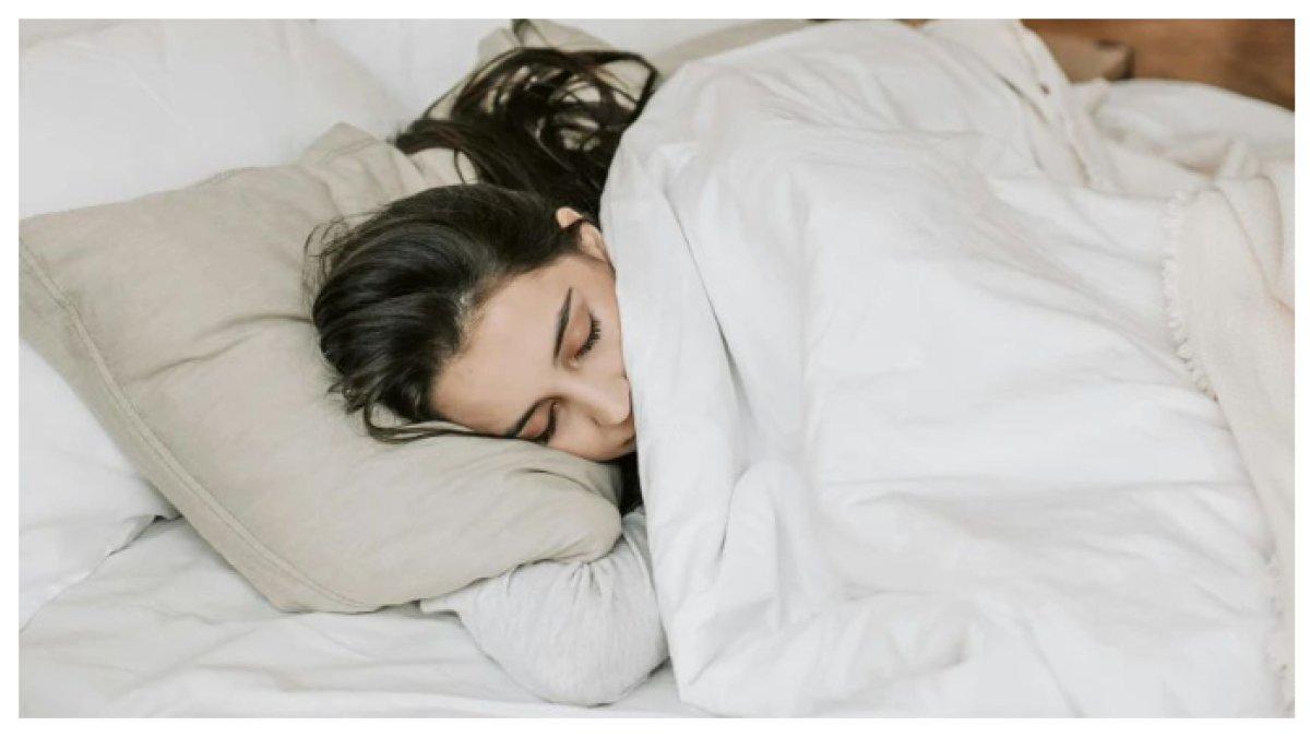 KESEHATAN TIDUR - Tidur bukan sekadar istirahat Rahasia sehat tanpa obat ini terletak pada posisi tidur yang tepat Coba tidur di sisi ini, badan lebih fit dan bugar.