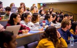 kewajiban ebagai seorang mahasiswa dengan cara selalu hadir saat perkuliahan berlangsung