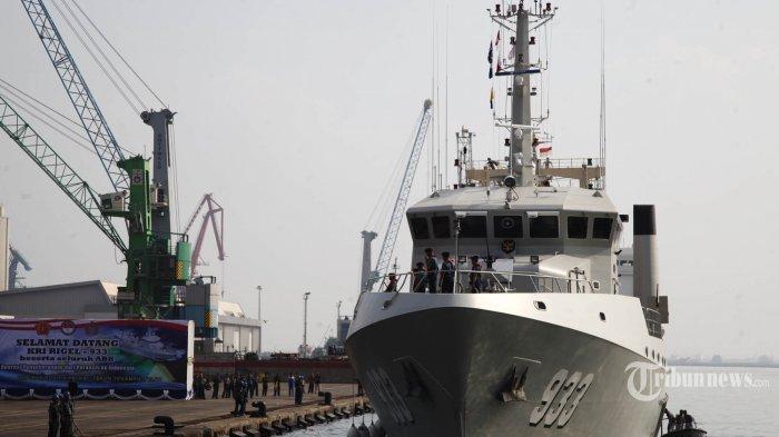 KRI Rigel-933 tiba di Pelabuhan Tanjung Priok, Jakarta Utara, Jumat (15/5/2015). Alutsista baru TNI AL buatan Perancis yang diklaim berteknologi paling canggih se-Asia dalam survei dan pemetaan bawah laut tersebut tiba di Jakarta setelah berlayar selama 50 hari dari Perancis.