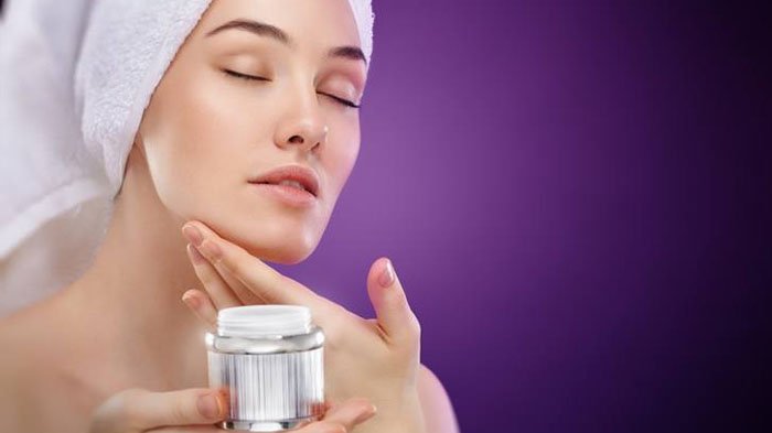 menggunakan eksfoliasi yang sesuai jenis kulit