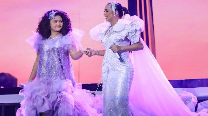 Amora Lemos berulang tahun yang ke-13.