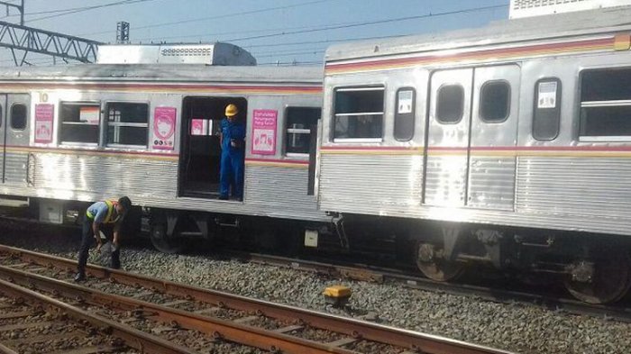 Kereta rel listrik (KRL)