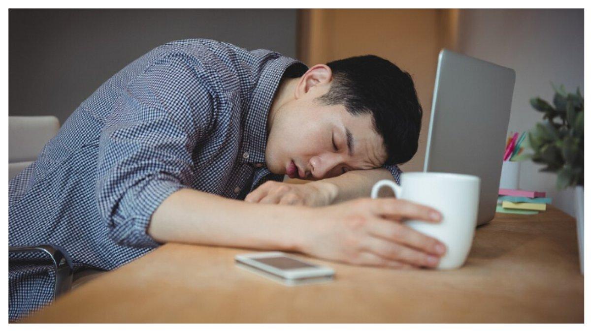 KURANG ENERGI -lelah juga bisa disalahkan karena kurang tidur karena mengganggu kemampuan tubuh Anda untuk mengatur naluri tidur-bangun.
