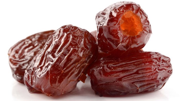 Makan kurma saat berbuka puasa termasuk salah satu sunnah rasul.