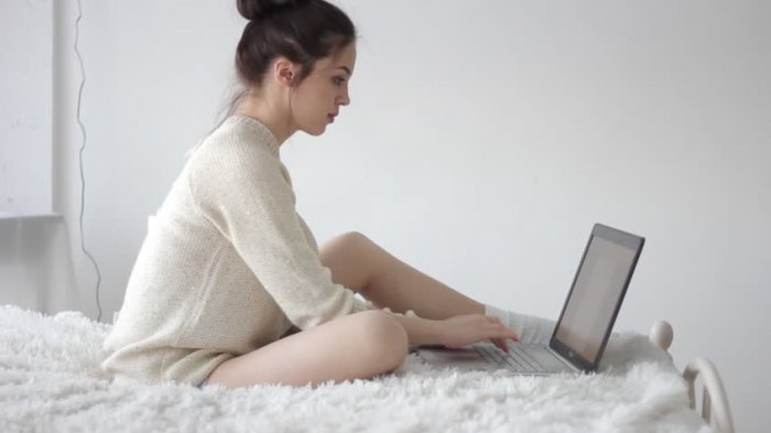 Menjadi seorang blogger adalah pilihan bisnis yang cocok untuk generasi milenial yang kreatif.