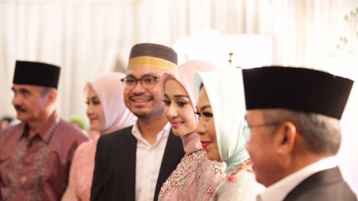 Laudya Cynthia Bella dan Afif Kalla pernah bertunangan