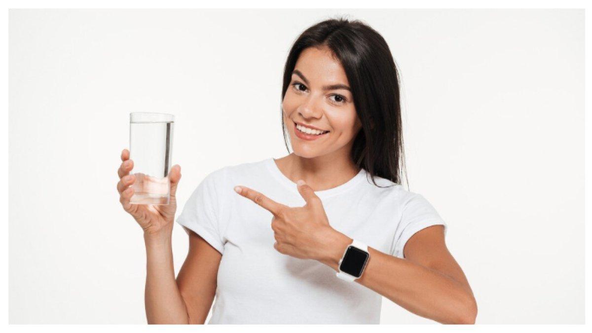 LELAH - Jika Anda merasa lelah sepanjang hari Anda, cobalah mengisi air sebelum meraih minuman berkafein dan lihat apakah itu membuat perbedaan.