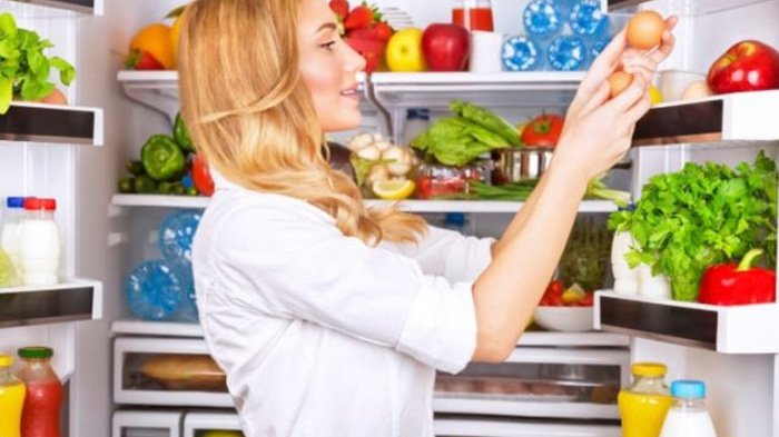 Memisahkan makanan dan menyimpannya secara tepat bisa untuk meminimalisir makanan yang terbuang sia-sia.