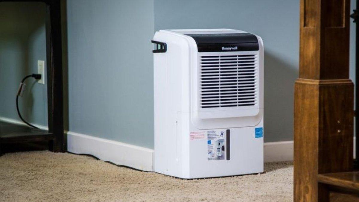Mengatasi kamar lembap memakai Dehumidifier