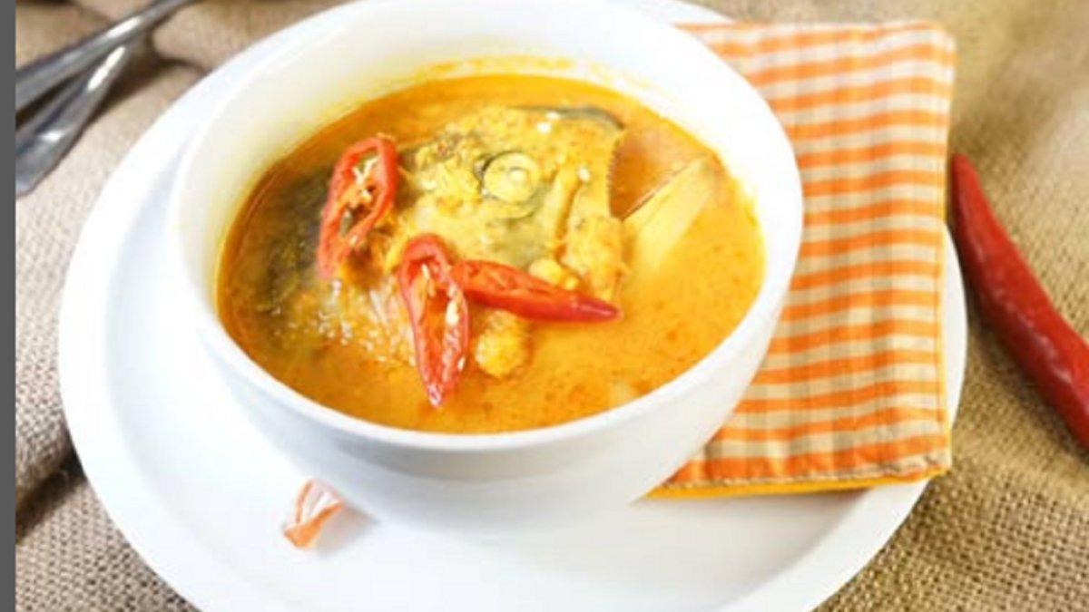 Inilah cara mudah membuat Lempah Kuning, makanan khas Bangka Belitung, kuncinya pakai asam kandis dan nanas, sajikan dengan nasi dan sambal terasi 