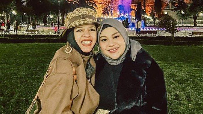 Lenggogeni Faruk tulis dan menantunya, Aurel Hermansyah.