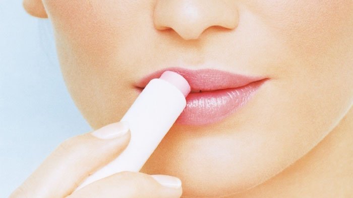 Lip balm solusi bibir kering dan hitam