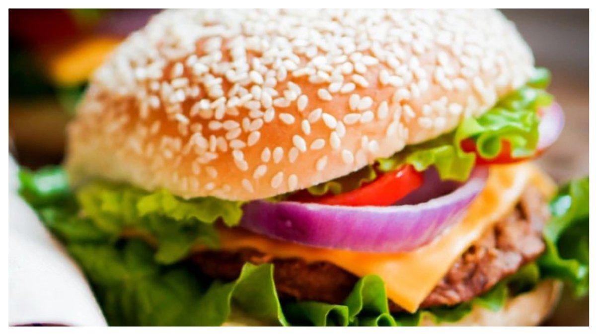 MAKANAN YANG HARUS di HINDARI JIKA MEMPUNYAI SAKIT KOLESTROL - Jaga kolesterol tetap stabil dengan menghindari makanan tinggi lemak jahat, kenali makanan pantangan agar tubuh tetap sehat dan bugar