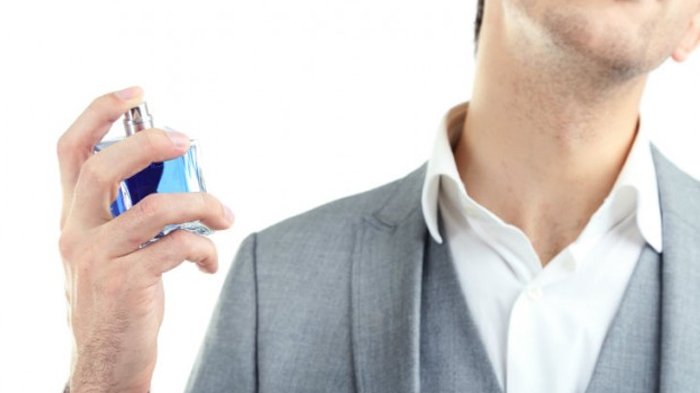 Jika suami tiba-tiba merubah penampilannya secara drastis, ini juga bisa menjadi ciri-ciri ia sedang berselingkuh.