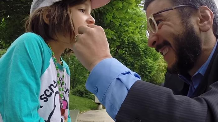 orang tua perlu mengajarkan anak untuk bisa memahami perbedaan.