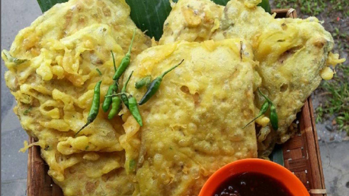 Inilah cara mudah membuat Tempe Mendoan, makanan khas Banyumas, Jawa Tengah, kuncinya minyaknya harus benar benar panas, gunakan tepung beras 