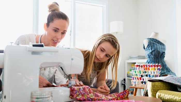 Jika kamu memiliki keterampilan menjahit, memulai bisnis menjahit adalah pilihan yang menarik.