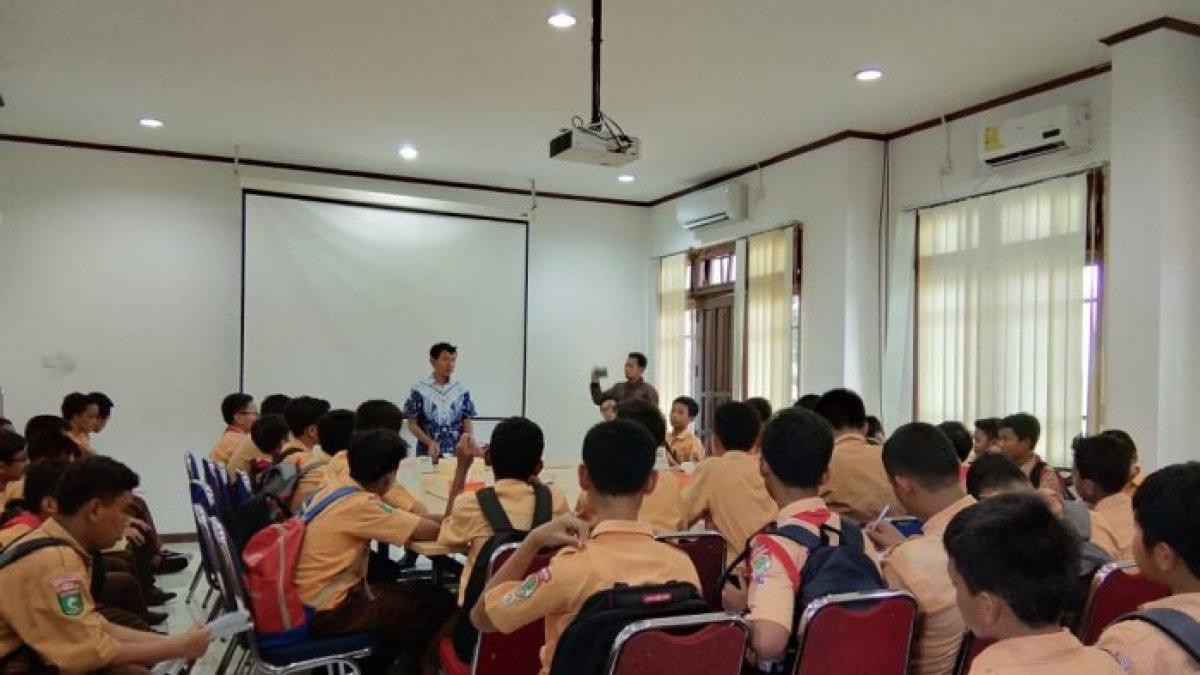 Lihat 20 kunci jawaban soal Bahasa Jawa kelas 9 SMP/ MTs semester 1