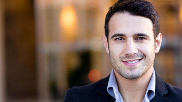 Salah satu syarat mutlak dalam mereka menjalankan bisnis adalah bisa tersenyum dan ramah pada pelanggan.