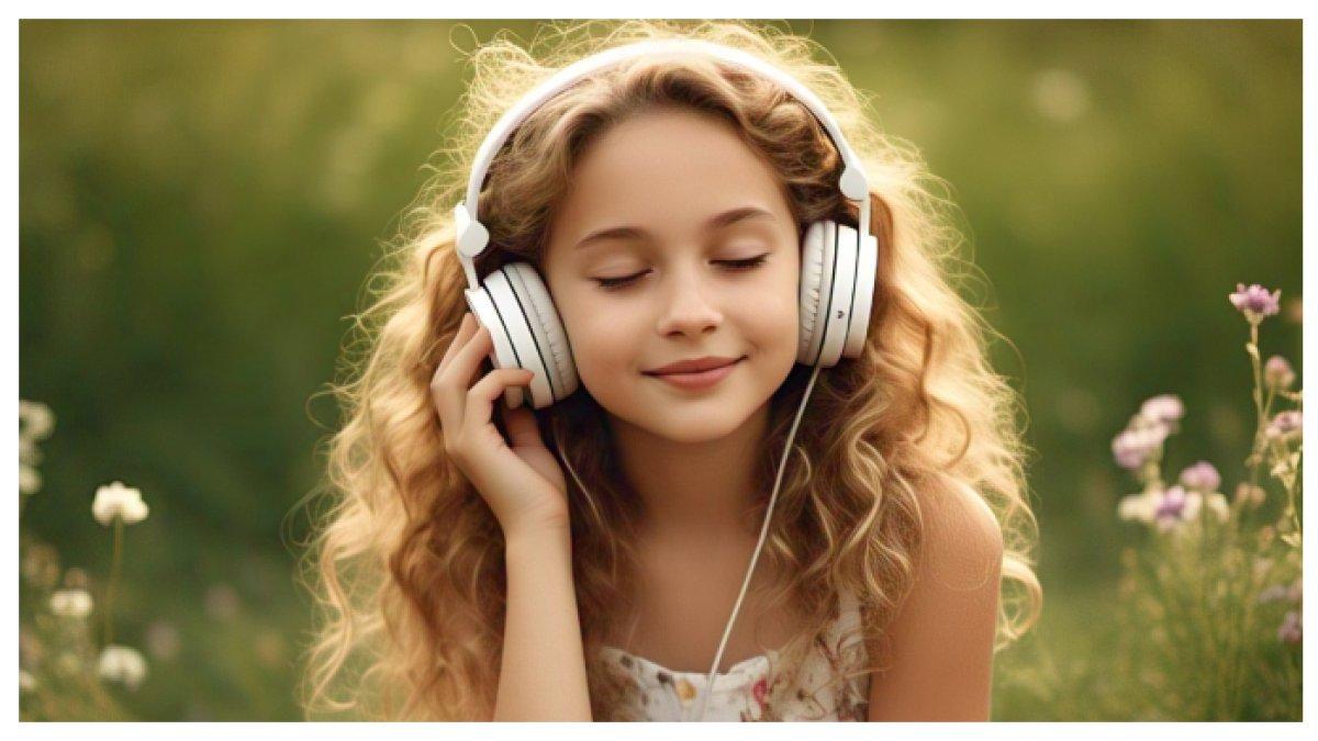 MENDENGARKAN MUSIK - Musik bukan hanya hiburan, tapi juga terapi bagi jiwa yang lelah