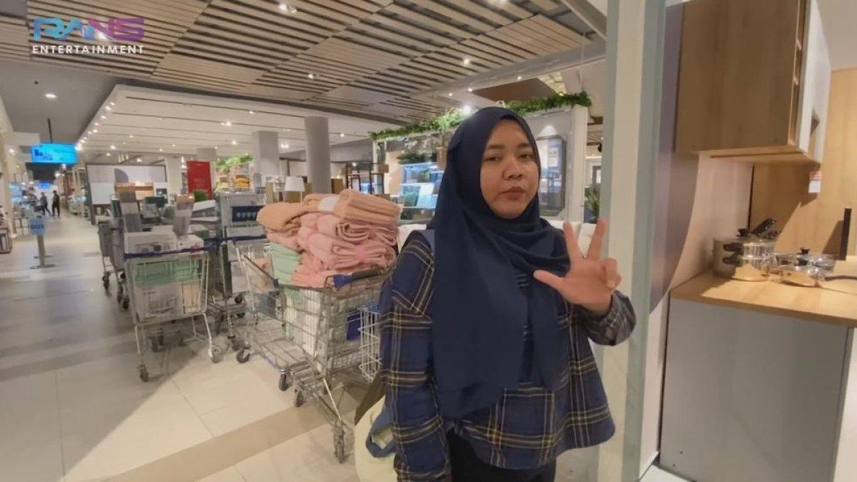 Nagita Slavina borong belanjaan sampai 20 troli