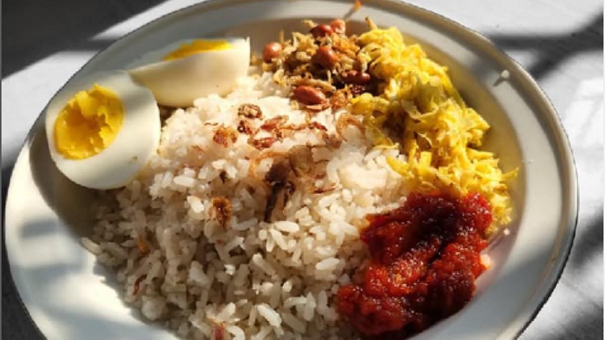 Inilah cara mudah membuat nasi gemuk khas Jambi, Jambi, kuncinya santan gurih dan rempah wangi yang meresap sempurna ke dalam nasi!