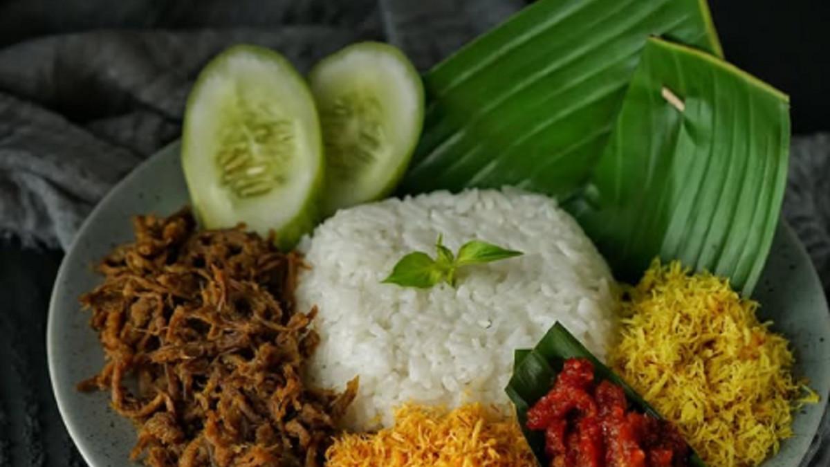 Inilah cara mudah membuat Nasi Krawu khas Gresik, Jawa Timur, kuncinya sambal dan serundeng pas rasa, bikin makan makin lahap dan ketagihan banget