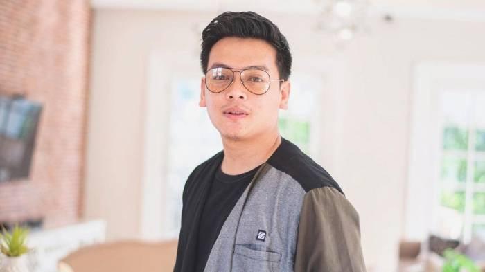 Natta Reza, sebelum jadi penyanyi dulu ngamen di jalanan.