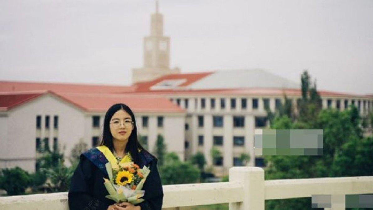 Ngo Ngoc Ky akhirnya diwisuda setelah 4 tahun dibiayai kuliah oleh orang tak dikenal.