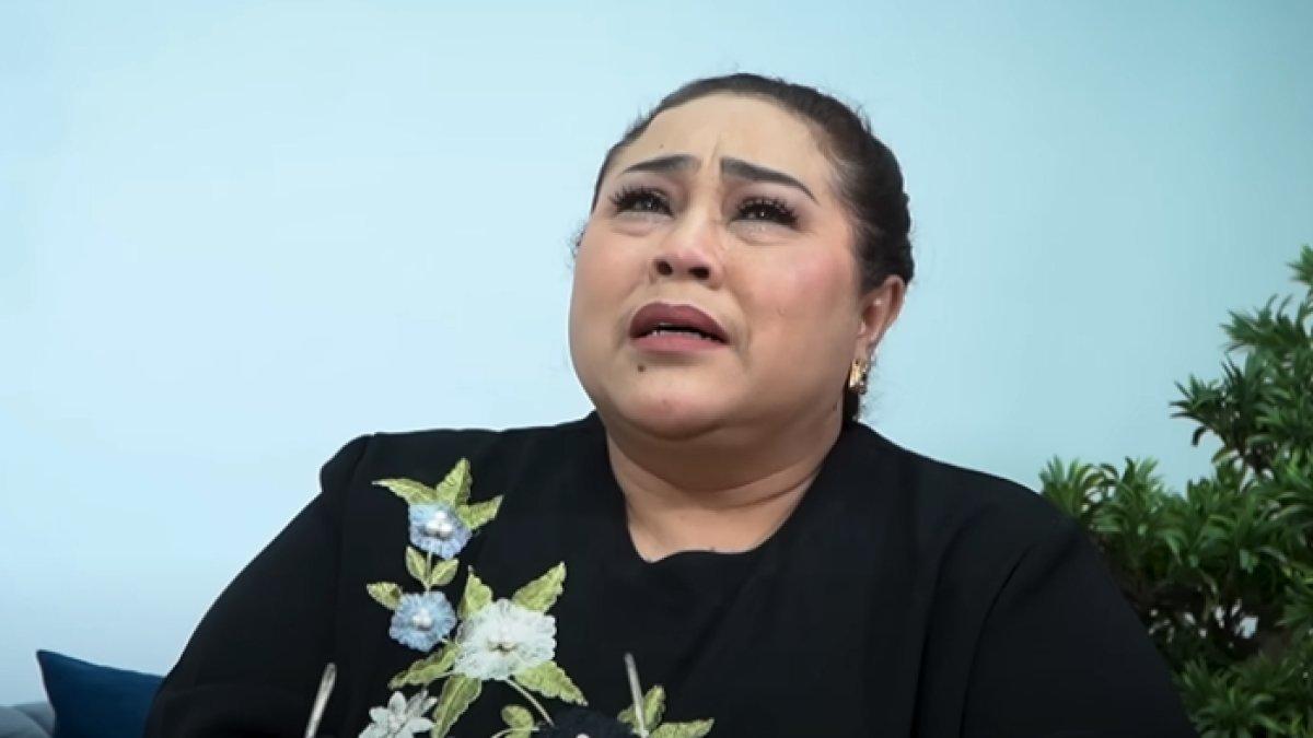 Nunung ternyata pernah dipecat dari grup lawak Srimulat setelah 12 kali pacaran dengan suami orang.