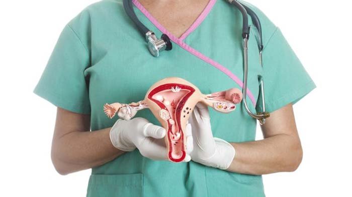 Beberapa kondisi medis, seperti PCOS, menopause dini, kanker, gangguan pada ovarium, dan endometriosis bisa menyebabkan ketidaksuburan pada wanita.
