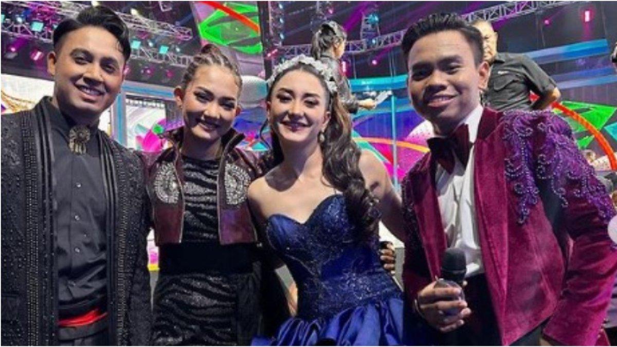para peserta dari Turki antusias mengikuti ajang pencarian bakat menyanyi dangdut