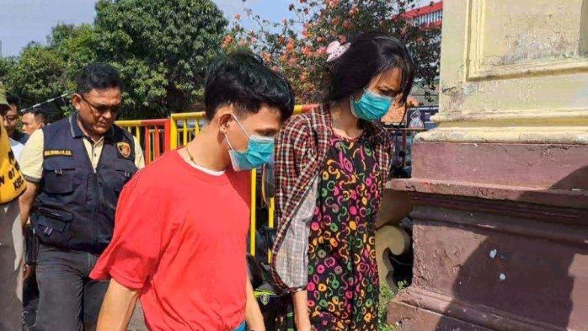 Pasangan suami istri siri VA (27) dan P (32) ditangkap karena mencuri sepeda motor tetangganya, Senin (3/7/2023) lalu.