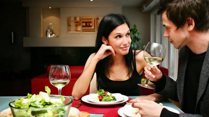 Agar pria mencintaimu dan terpikat olehmu, berikan pujian padanya dengan hati yang tulus.