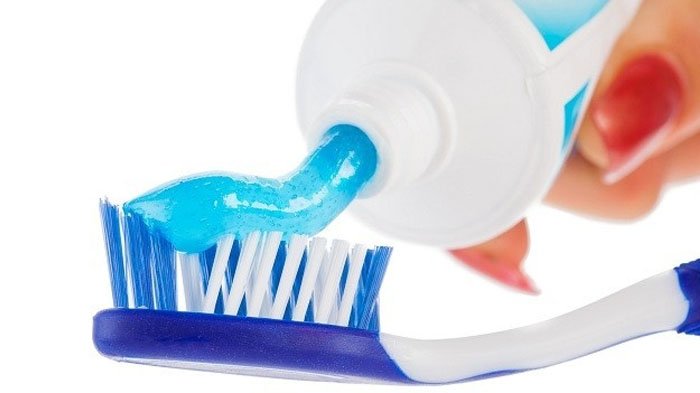 Mengatasi bau mulut pakai pasta gigi mengandung anti plak