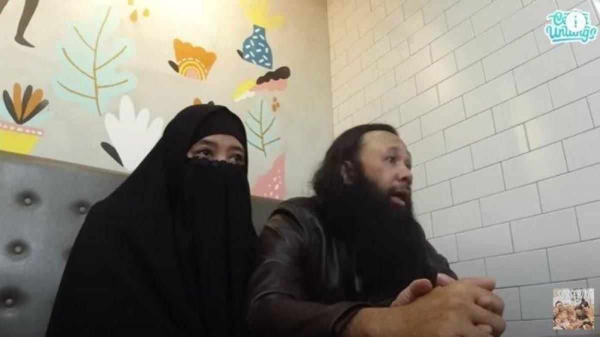 Peggy Melati Sukma (kiri) dan Reza Abdul Jabbar (kanan) - Peggy Melati Sukma telah menikah dengan Reza Abdul Jabbar.