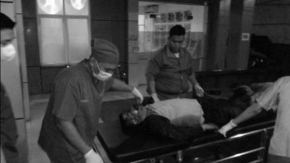 Pelaku kini sekarat di rumah sakit usai gorok leher sendiri.