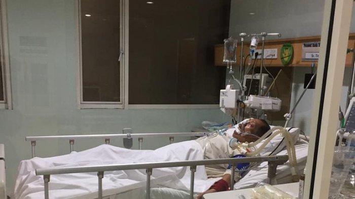 Pelawak Polo Srimulat tergolek lemah di ruang ICU rumah sakit.