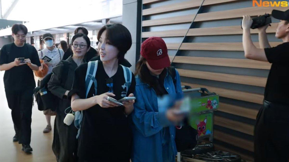 Para pemeran drama Korea Resident Playbook berangkat ke Bali untuk berlibur.