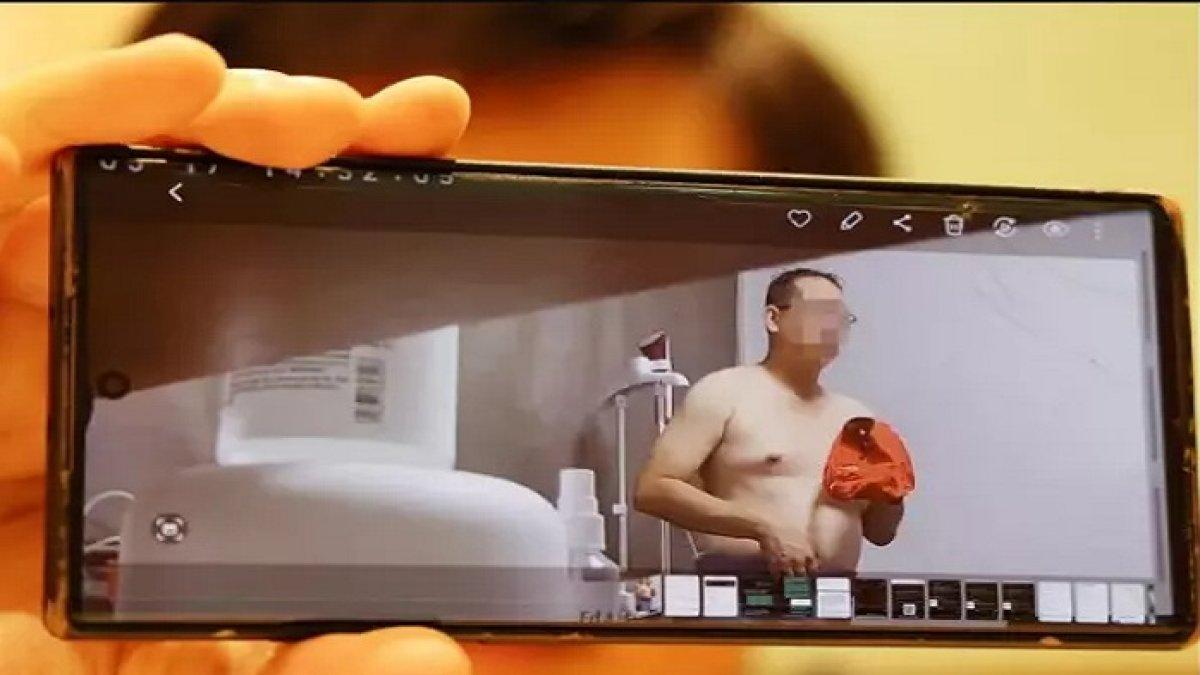 Pemilik indekos terekam tanpa busana dan melampiaskan syahwat dengan celana dalam wanita di kamar kos gadis.