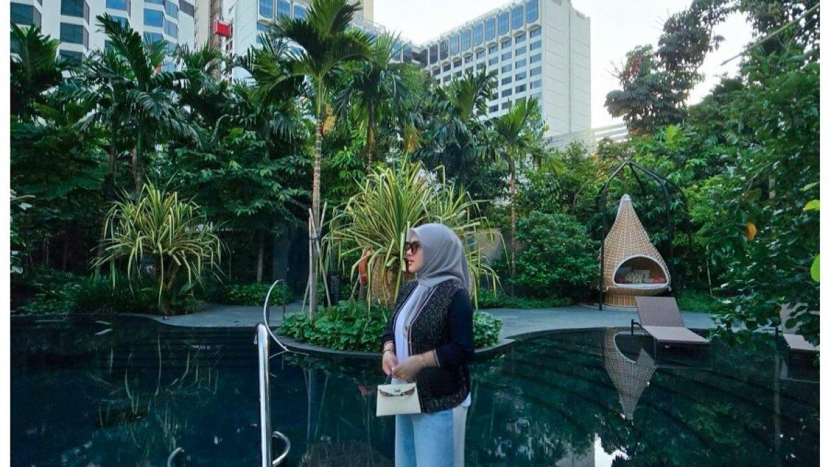 Baru saja melahirkan, namun penampilan Syahrini sukses membuat kagum.