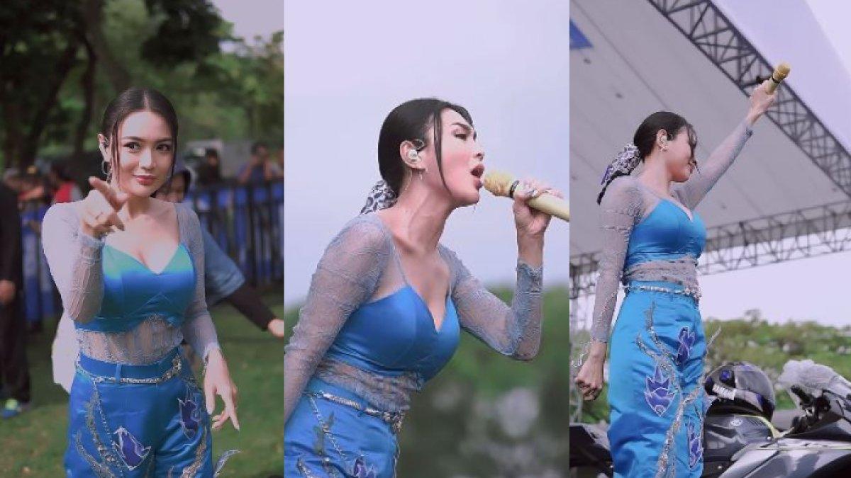 Penampilan seksi Wika Salim di atas panggung