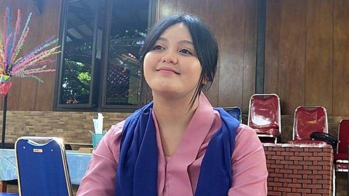 perjalanan anak gadis Mandra itu rupanya tak berjalan mulus.