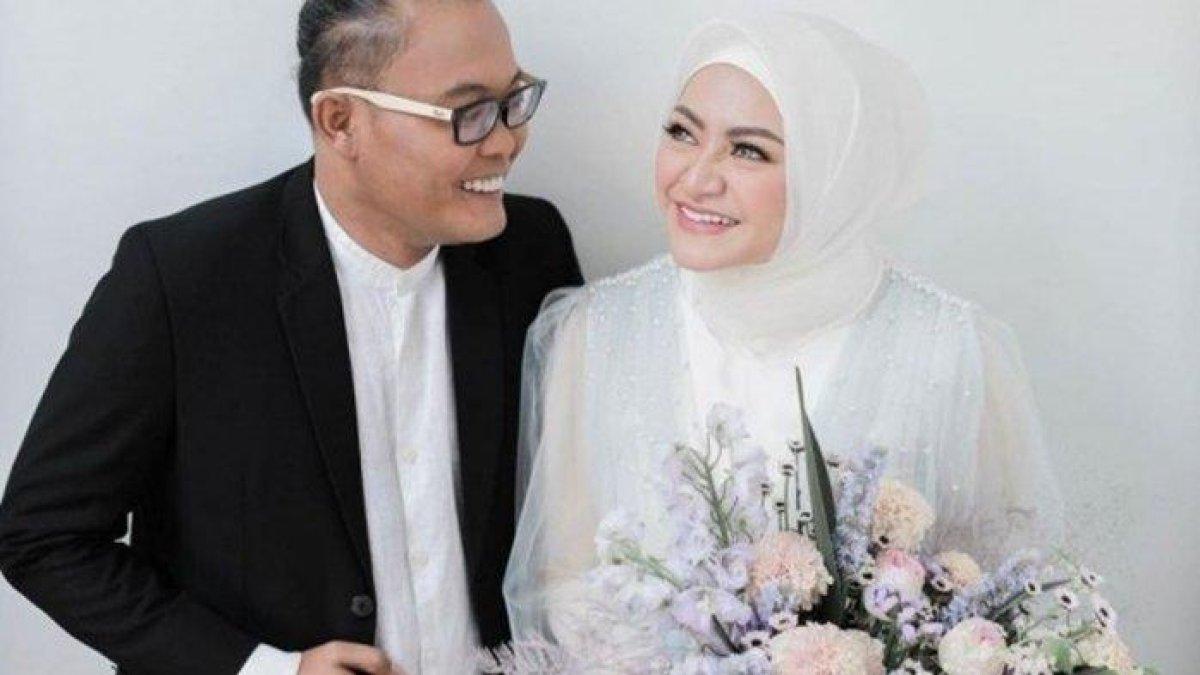 DAFTAR MANTAN NATHALIE HOLSCHER - Momen baru dalam hidup Nathalie datang pada November 2020, ketika ia menikah dengan komedian Sule. 