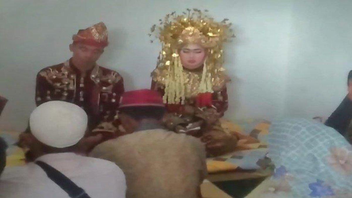 Momen pesta pernikahan Vera (27) dan Sutanto (46) yang kini sang mempelai wanita hilang setelah 10 hari nikah.