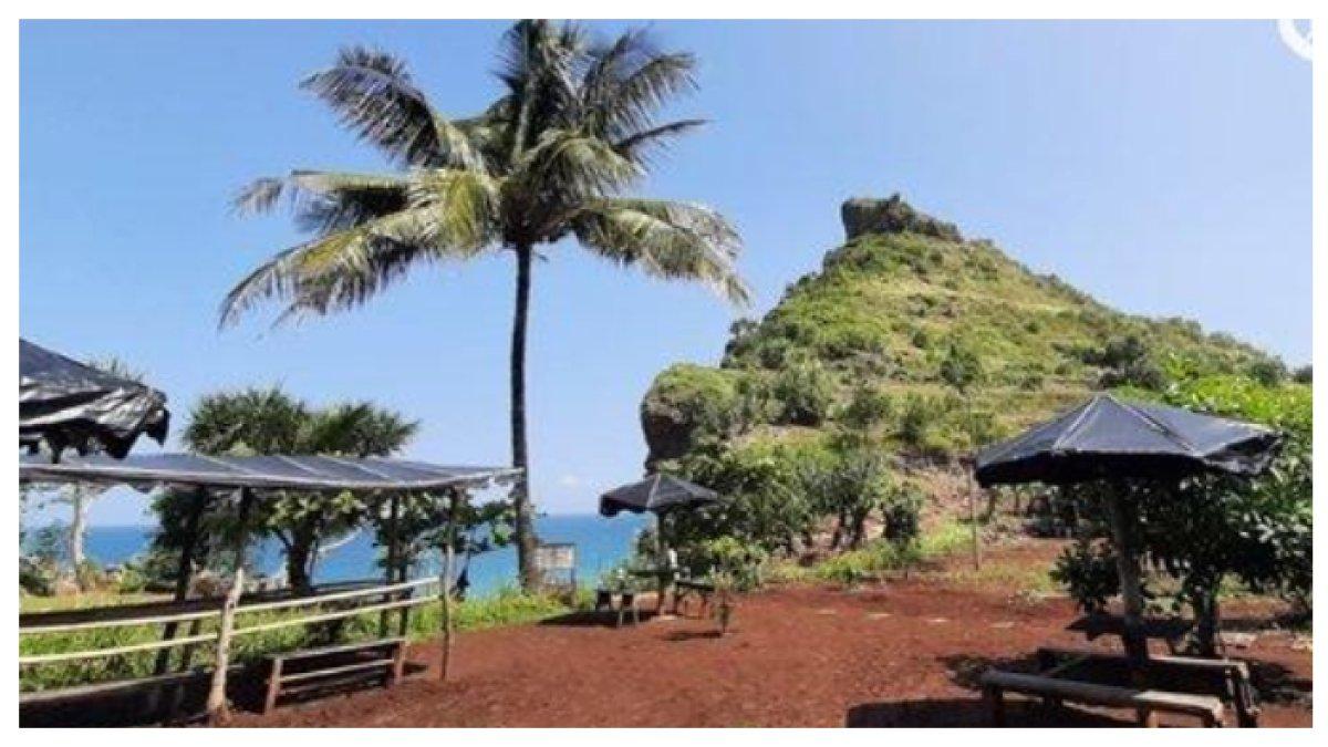 PESONA PANTAI KARANG PAYUNG DI WONOGIRI - 