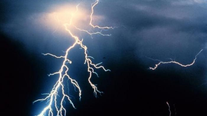 Ilustrasi - 8 bocah di Purwakarta tersambar petir.