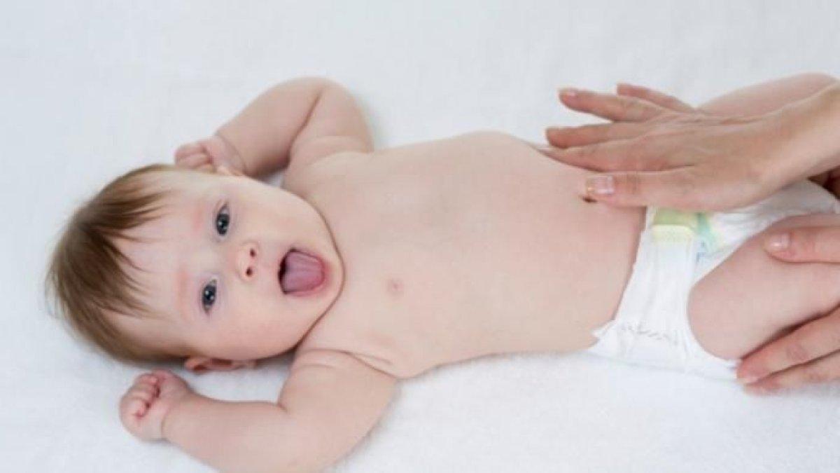 Pijat perut bayi dapat mengatasi perut kembung