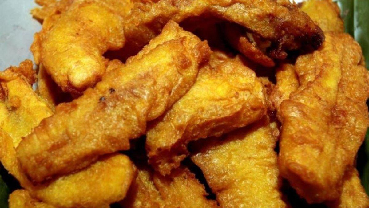 Ilustrasi - pisang goreng yang dijual di pinggir jalan