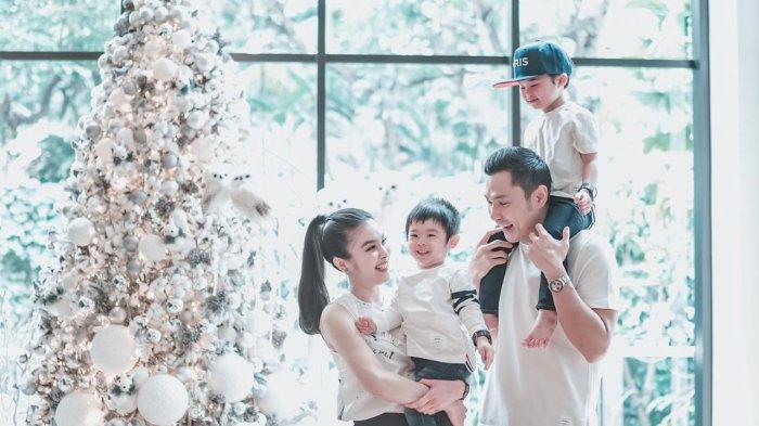 Sandra Dewi pertama kalinya harus rayakan Natal secara terpisah sejak Harvey Moeis yang ditahan Kejaksaan Agung pada 28 Maret 2024 lalu. 